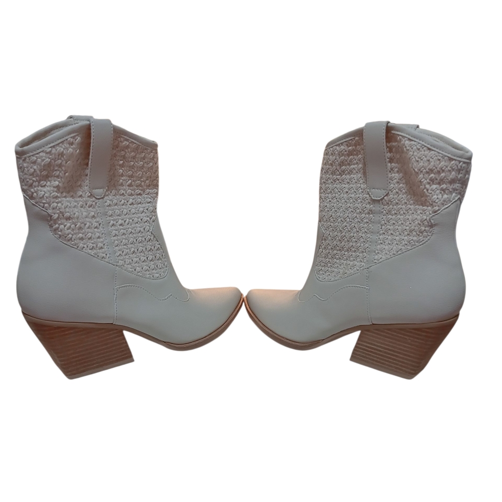 ๐ซ Dolce Vita Cream Ankle Wedge Boots ๐ค - Picture 1 of 6